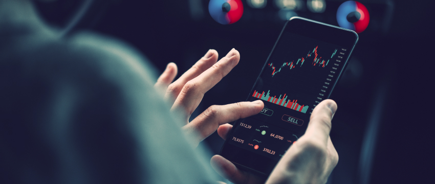 Visual guide on leveraging smartphones for making money through mobile trading and analysis using MetaTrader 4.
